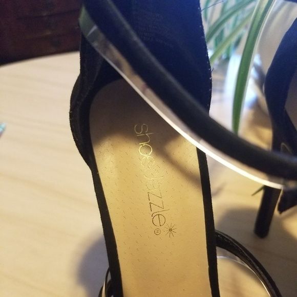 Gorgeous Strappy Sandal Heels - Picture 3 of 4